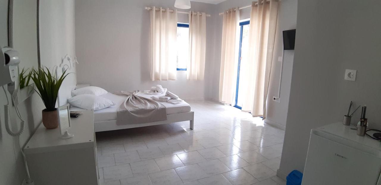 Blue & White Askeli Apartment Poros Town