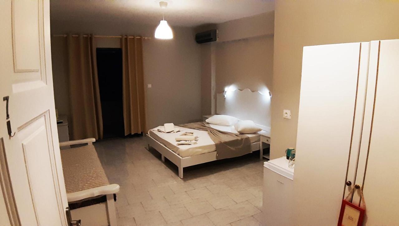 Blue & White Askeli Apartment Poros Town