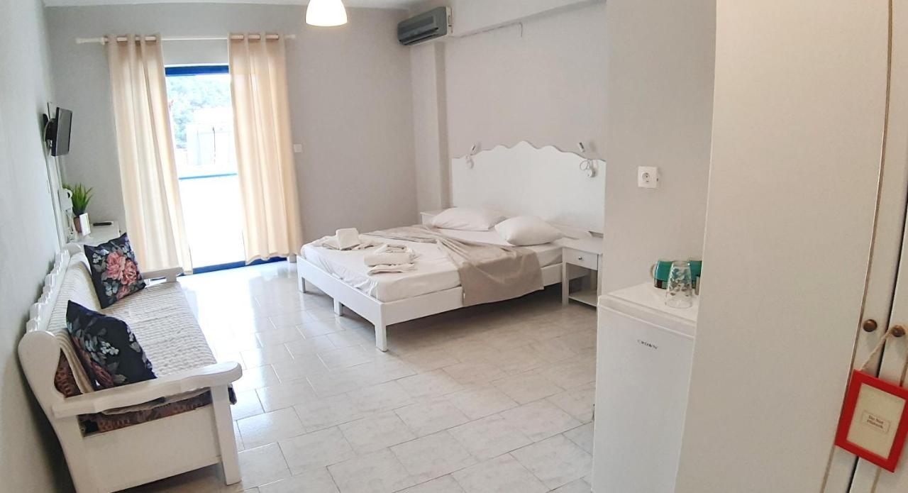 Blue & White Askeli Apartment