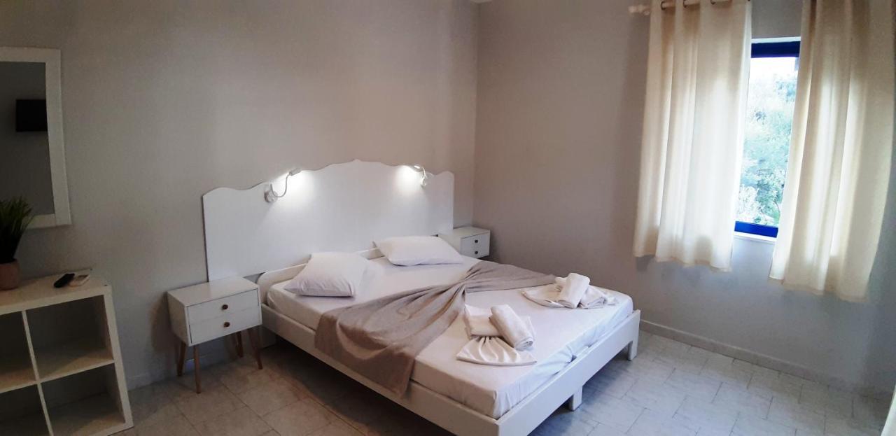 Apartment Blue & White Askeli Poros Town